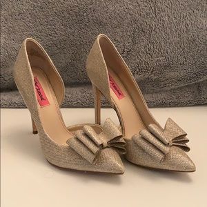 Shimmer Gold Betsey Johnson heels size 8
